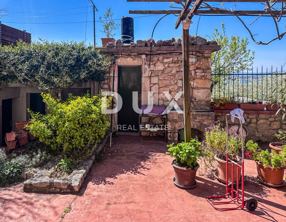 CRIKVENICA - Prostorna hiša s čudovitim pogledom na morje, 500 m od plaže