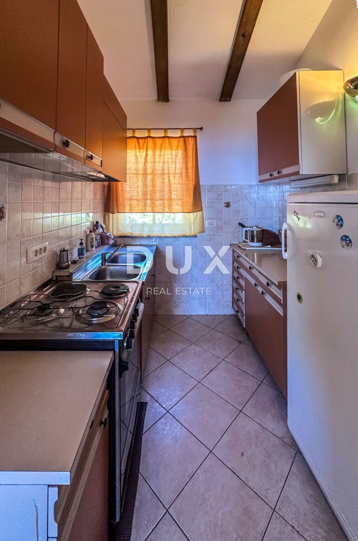 CRIKVENICA - Prostorna hiša s čudovitim pogledom na morje, 500 m od plaže