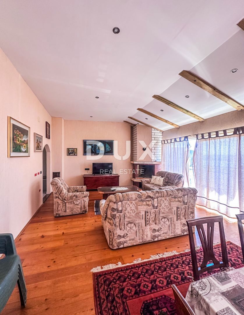 CRIKVENICA - Prostorna hiša s čudovitim pogledom na morje, 500 m od plaže