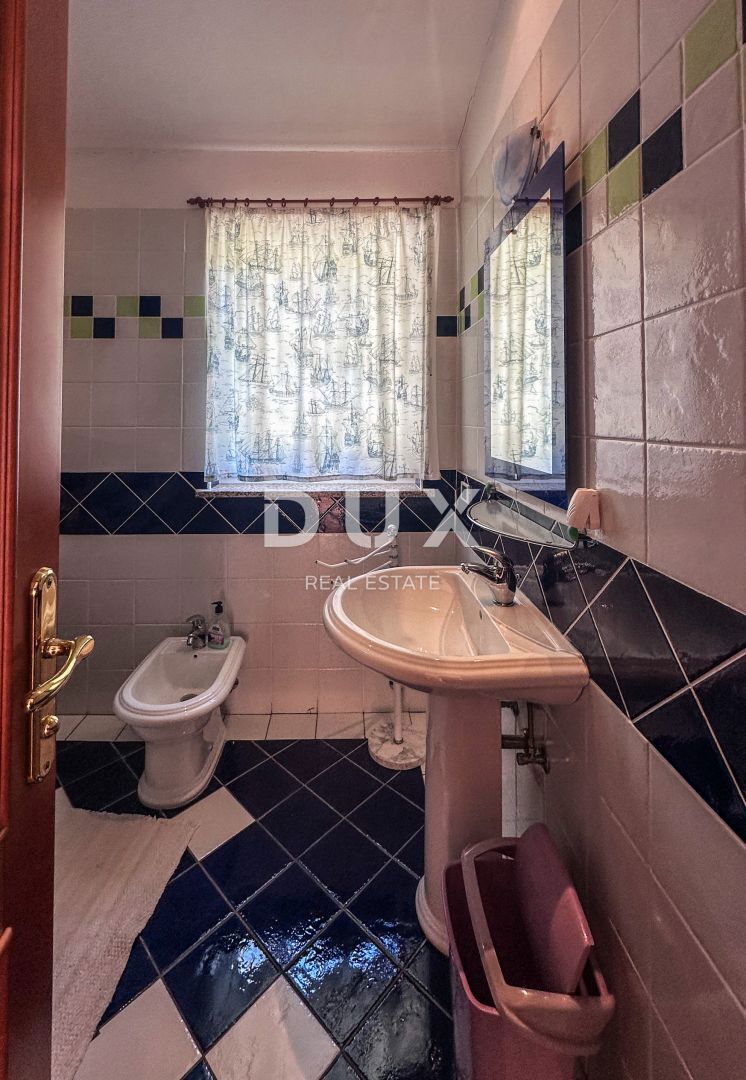 CRIKVENICA - Prostorna hiša s čudovitim pogledom na morje, 500 m od plaže