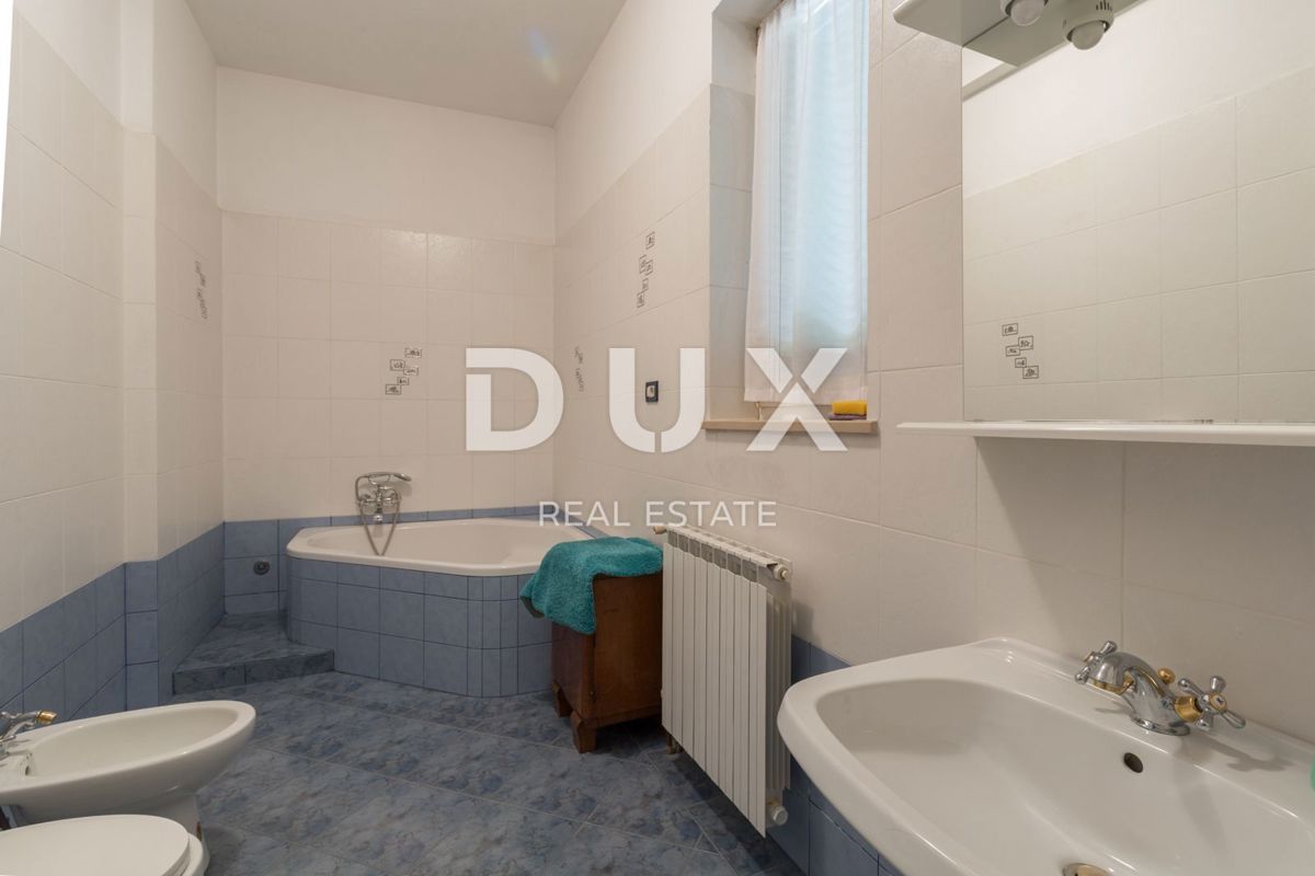 CRIKVENICA - Prostorna hiša s čudovitim pogledom na morje, 500 m od plaže