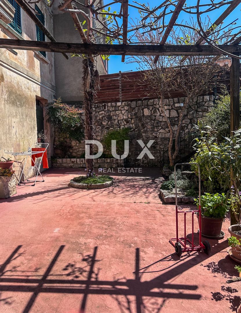 CRIKVENICA - Prostorna hiša s čudovitim pogledom na morje, 500 m od plaže