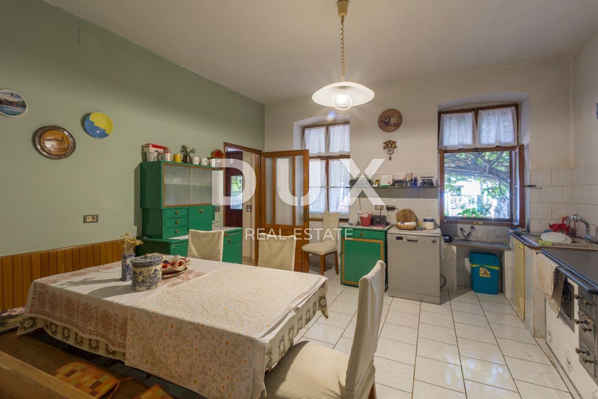 CRIKVENICA - Prostorna hiša s čudovitim pogledom na morje, 500 m od plaže