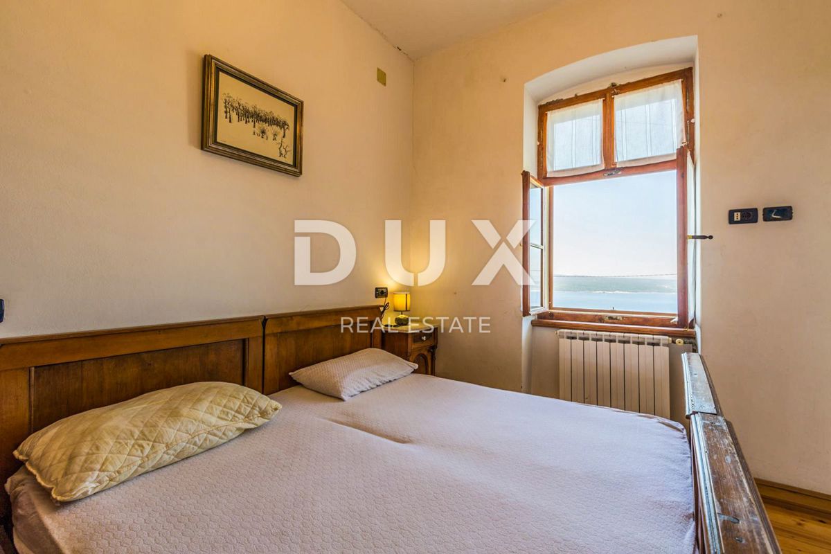 CRIKVENICA - Prostorna hiša s čudovitim pogledom na morje, 500 m od plaže