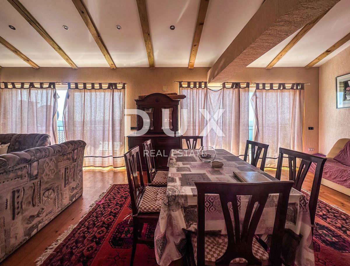 CRIKVENICA - Prostorna hiša s čudovitim pogledom na morje, 500 m od plaže