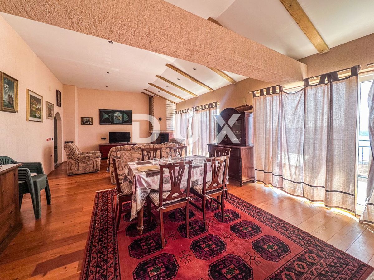 CRIKVENICA - Prostorna hiša s čudovitim pogledom na morje, 500 m od plaže