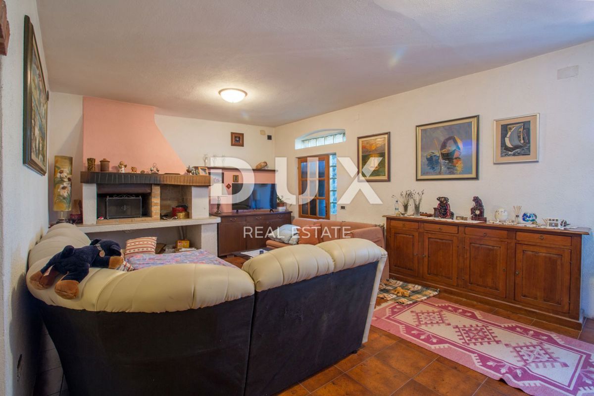 CRIKVENICA - Prostorna hiša s čudovitim pogledom na morje, 500 m od plaže