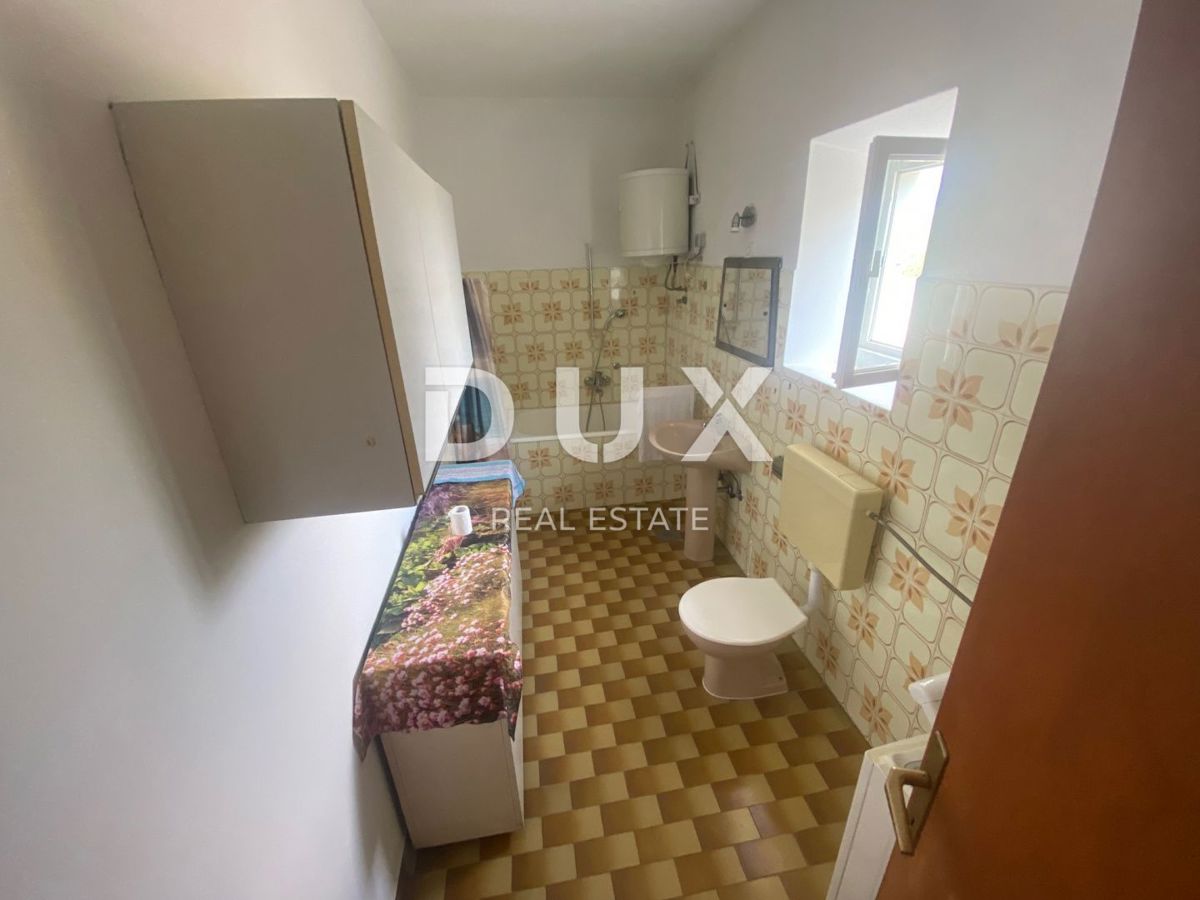 RIJEKA, ČAVLE - samostojna hiša + 4.000 m2 zazidljivega zemljišča na vrtu! PRILOŽNOST!