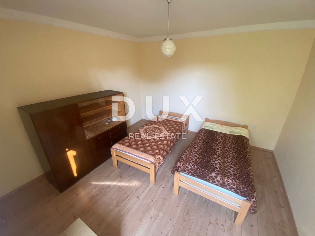RIJEKA, ČAVLE - samostojna hiša + 4.000 m2 zazidljivega zemljišča na vrtu! PRILOŽNOST!