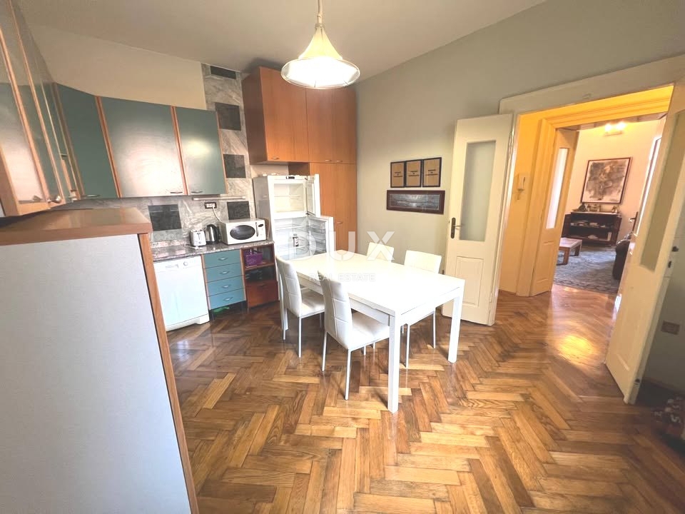 ISTRA, PULA - Stanovanje z garažo v peš coni 89 m2