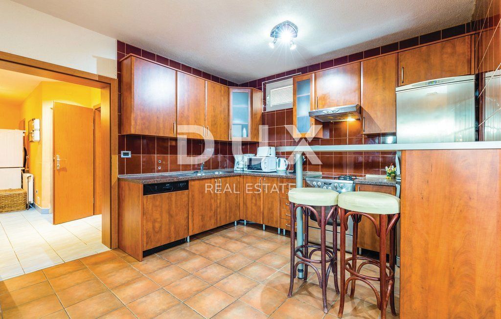 OPATIJA, CENTER - Redkost na trgu! - luksuzna vila z bazenom