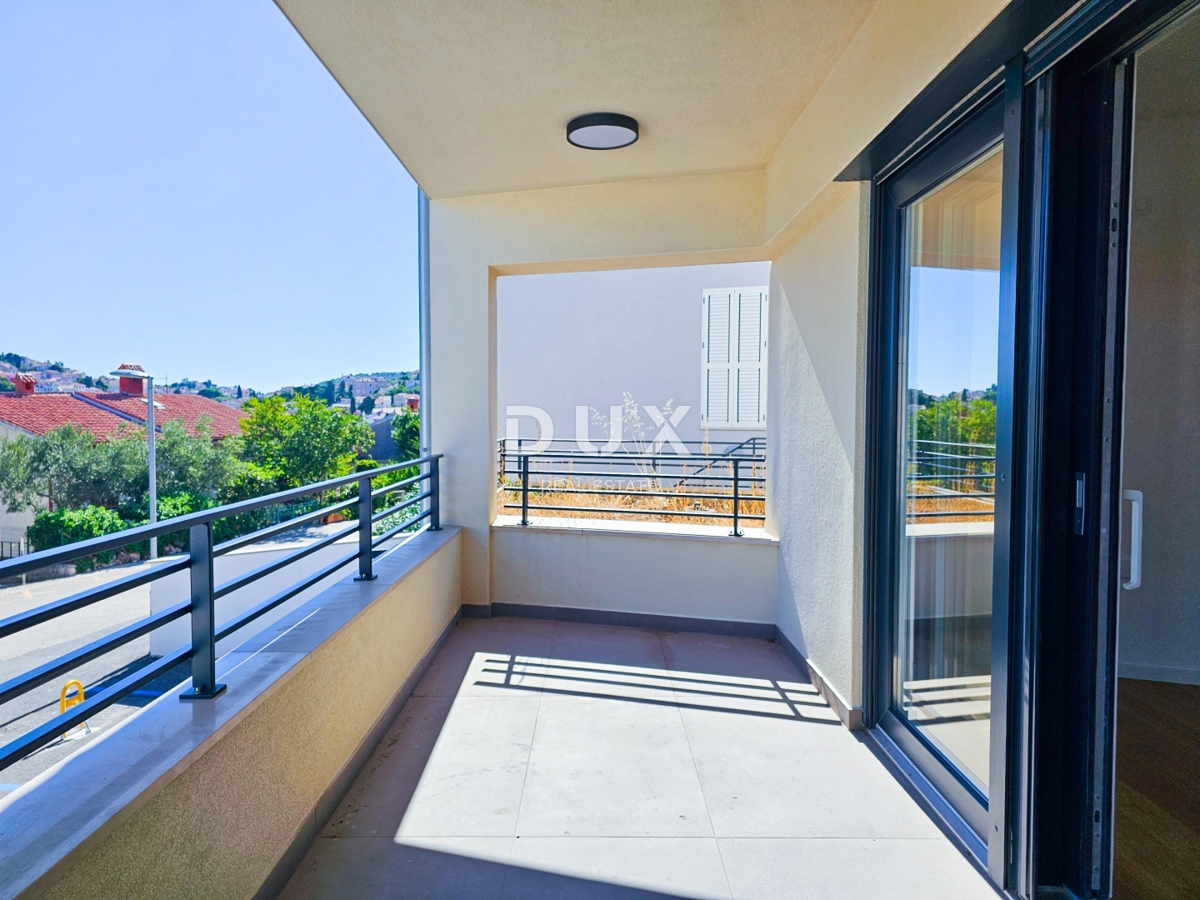 MALI LOŠINJ, CENTER - Stanovanje v novogradnji z garažnim parkirnim mestom - REDKO