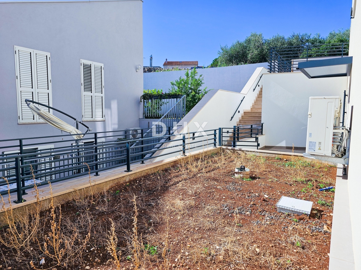 MALI LOŠINJ, CENTER - Stanovanje v novogradnji z garažnim parkirnim mestom - REDKO