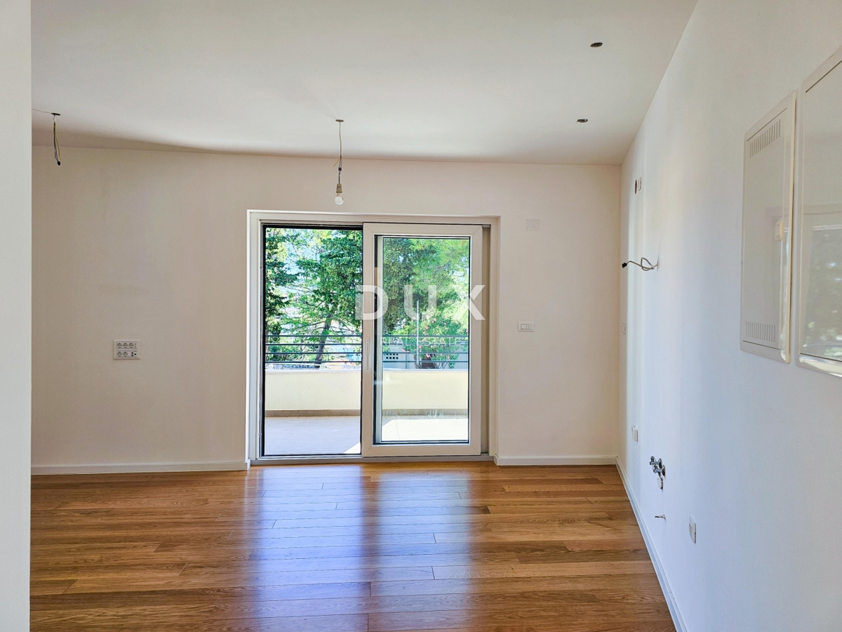 MALI LOŠINJ, CENTER - Stanovanje v novogradnji z garažnim parkirnim mestom - REDKO