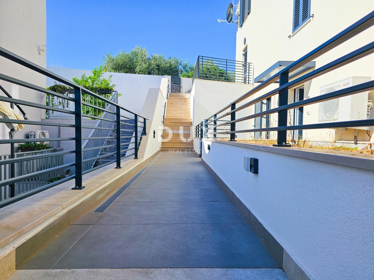 MALI LOŠINJ, CENTER - Stanovanje v novogradnji z garažnim parkirnim mestom - REDKO