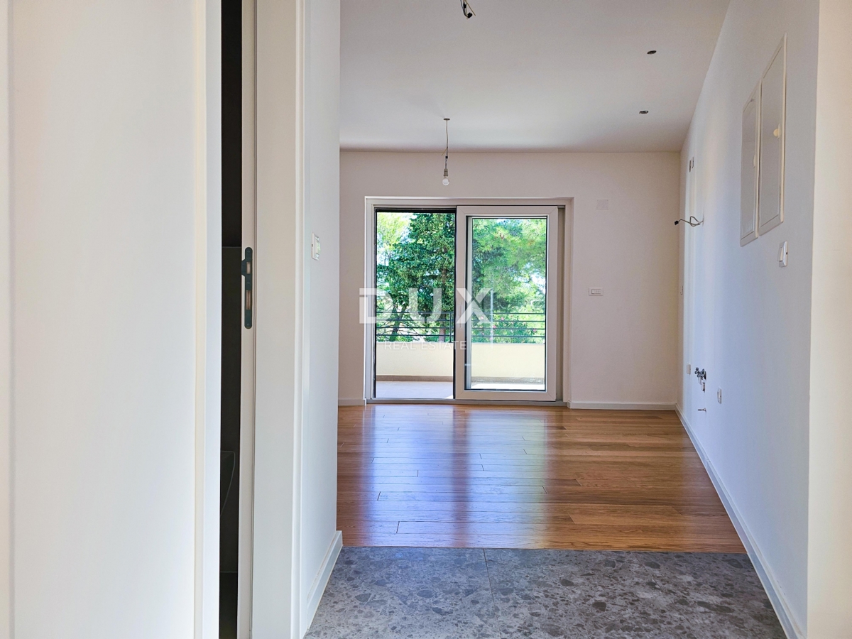 MALI LOŠINJ, CENTER - Stanovanje v novogradnji z garažnim parkirnim mestom - REDKO