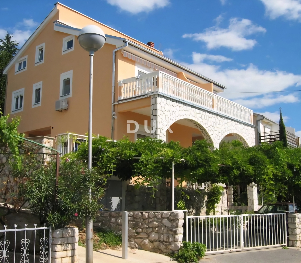 CRIKVENICA, DRAMALJ - Odlična apartmajska hiša 130 m od morja