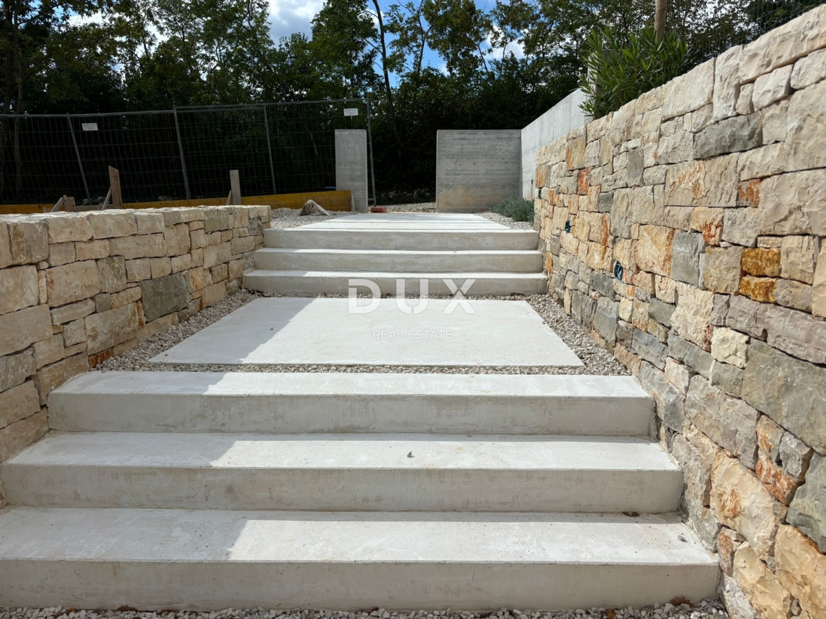 ISTRA, PAZIN - Čarobna mediteranska vila s pogledom na naravo - novogradnja! Edinstven slog!