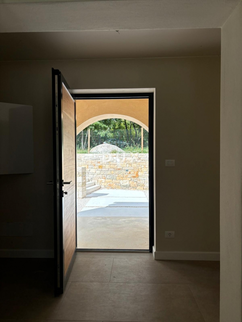 ISTRA, PAZIN - Čarobna mediteranska vila s pogledom na naravo - novogradnja! Edinstven slog!