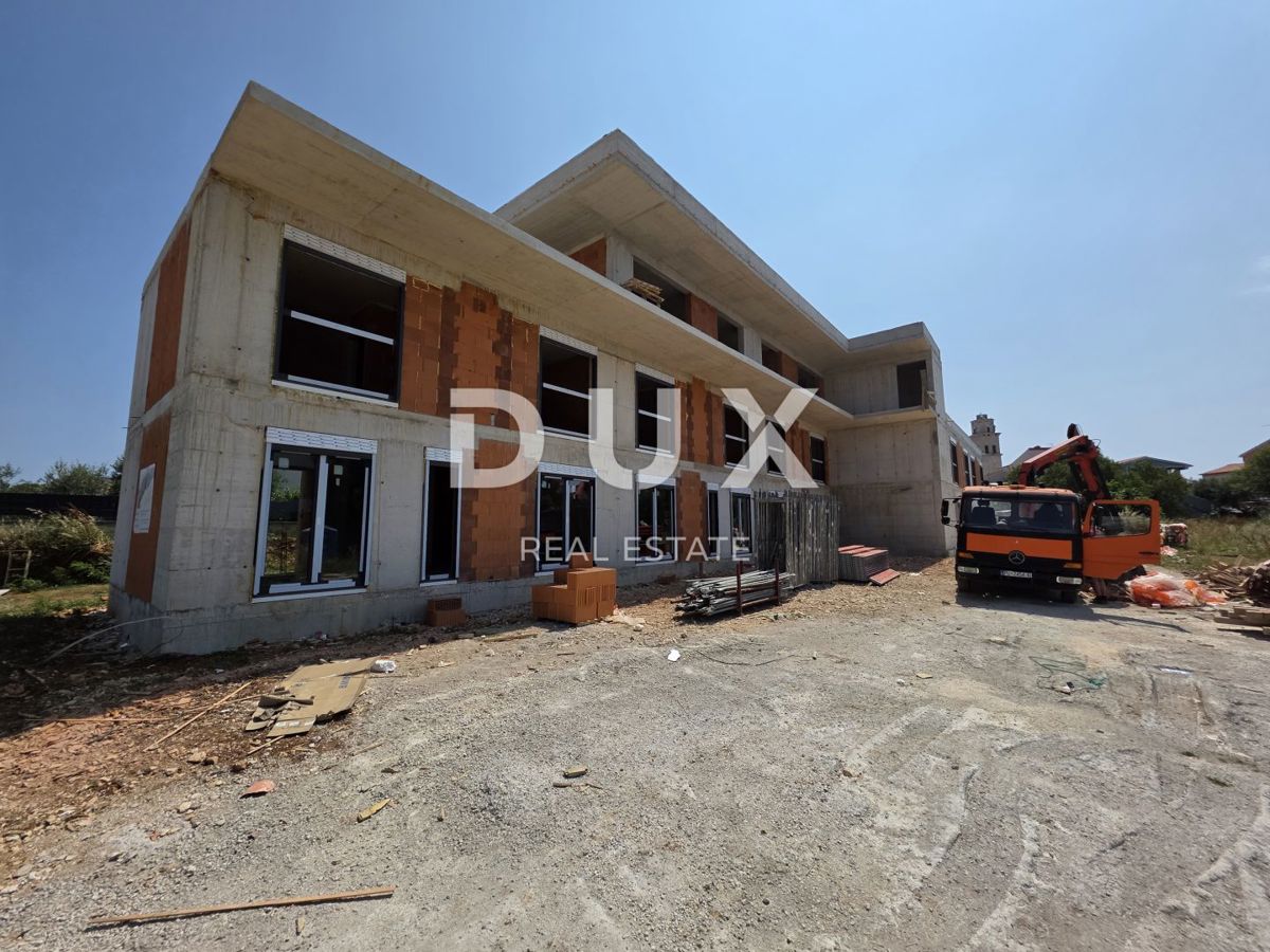 ISTRA, PREMANTURA – Penthouse z 1 spalnico in 1 dnevno sobo z zasebnim vhodom in prostorno teraso s pogledom na morje, blizu plaž in Kamenjaka