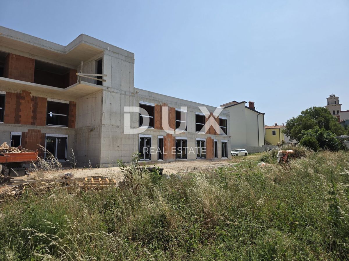 ISTRA, PREMANTURA – Penthouse z 1 spalnico in 1 dnevno sobo z zasebnim vhodom in prostorno teraso s pogledom na morje, blizu plaž in Kamenjaka