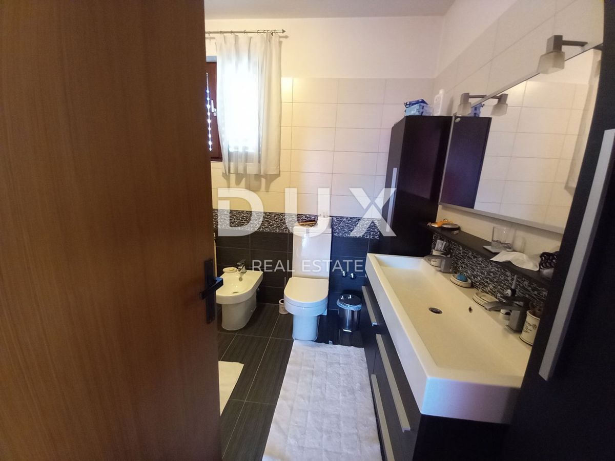 OPATIJA, MATULJI - družinska hiša s čudovitim vrtom nad centrom Opatije, pogled na morje, odlična lokacija