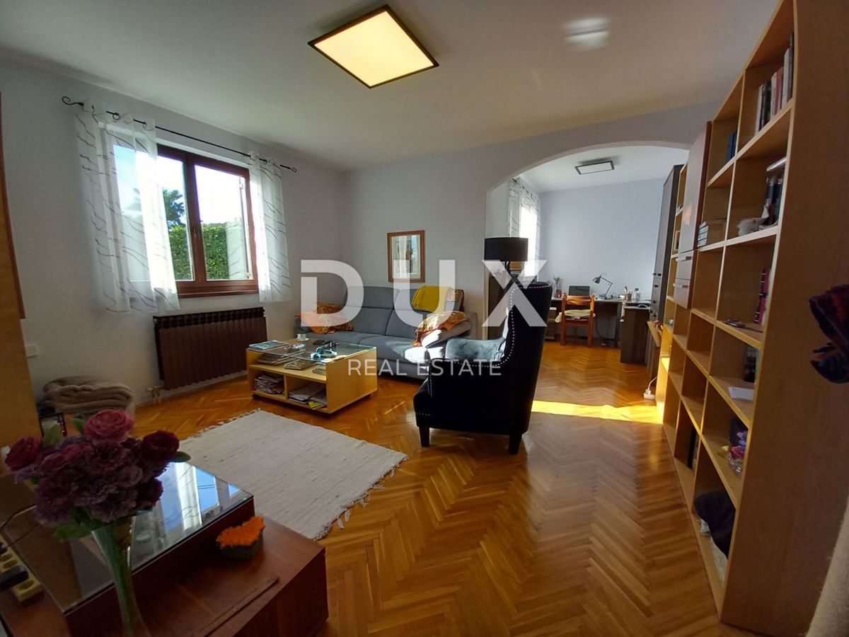 OPATIJA, MATULJI - družinska hiša s čudovitim vrtom nad centrom Opatije, pogled na morje, odlična lokacija