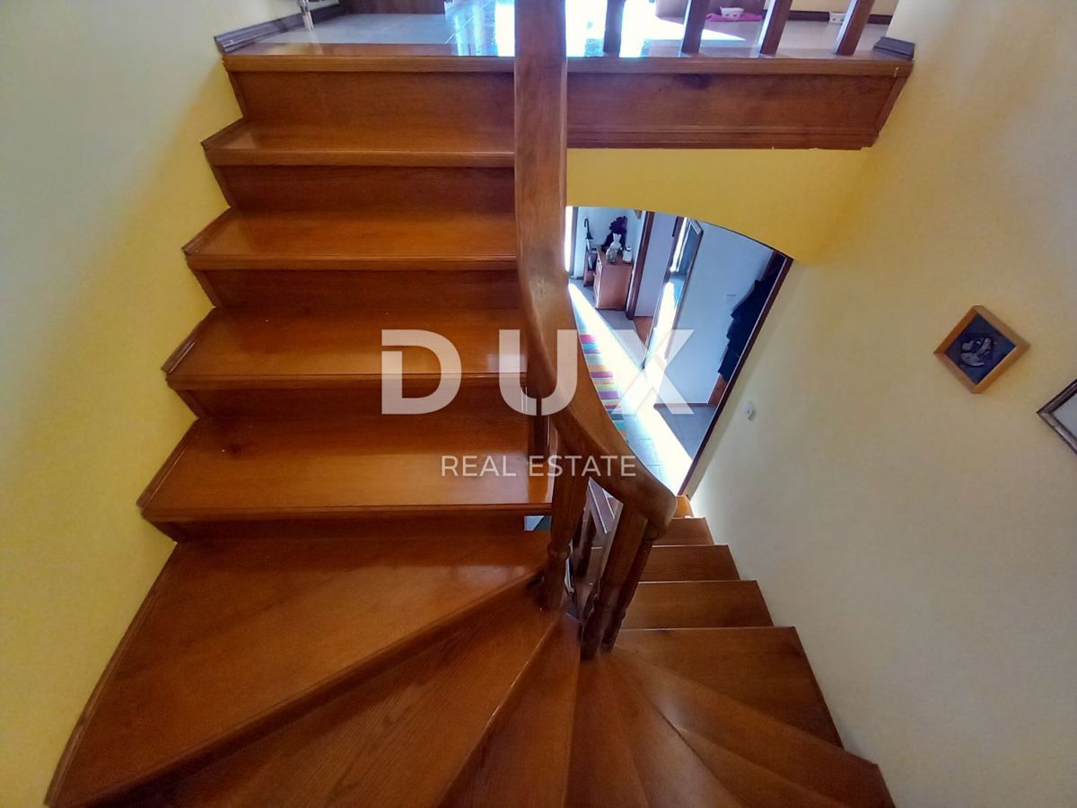 OPATIJA, MATULJI - družinska hiša s čudovitim vrtom nad centrom Opatije, pogled na morje, odlična lokacija