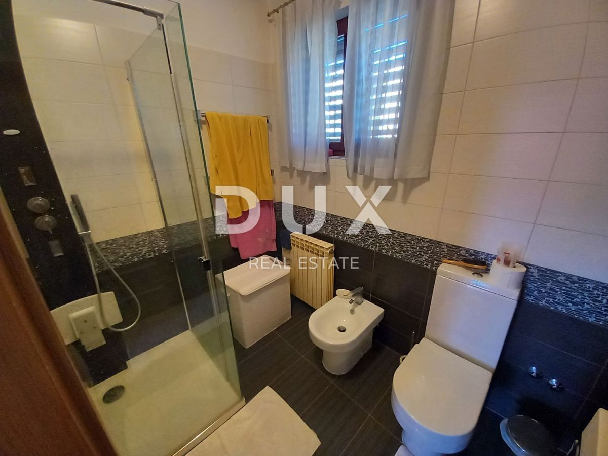 OPATIJA, MATULJI - družinska hiša s čudovitim vrtom nad centrom Opatije, pogled na morje, odlična lokacija