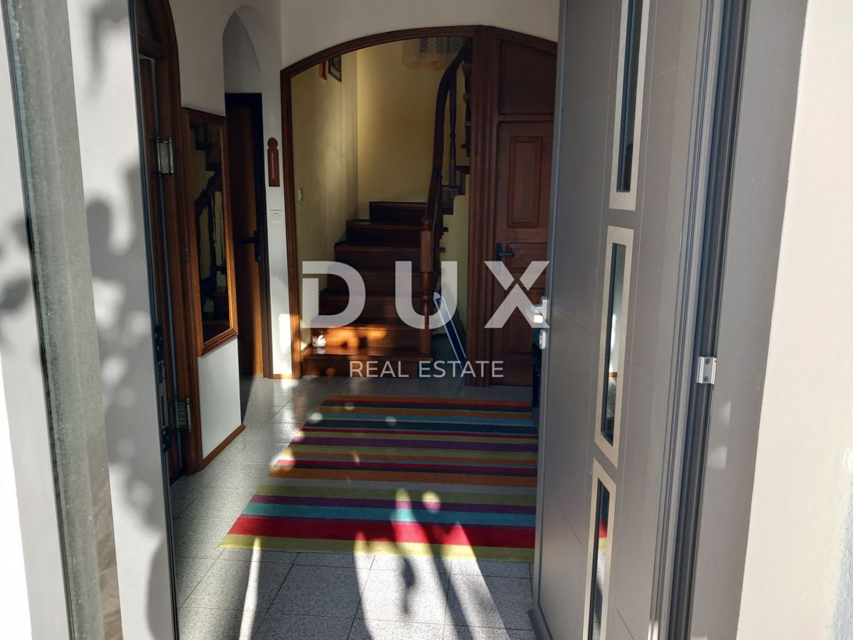 OPATIJA, MATULJI - družinska hiša s čudovitim vrtom nad centrom Opatije, pogled na morje, odlična lokacija