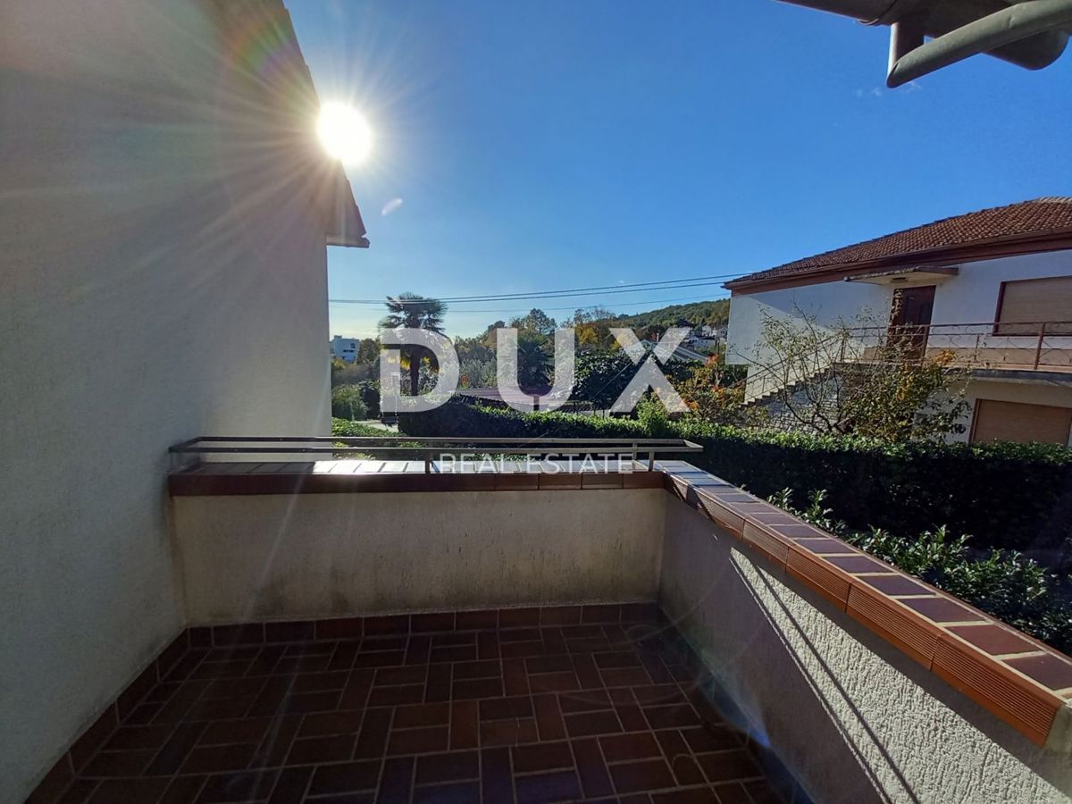 OPATIJA, MATULJI - družinska hiša s čudovitim vrtom nad centrom Opatije, pogled na morje, odlična lokacija