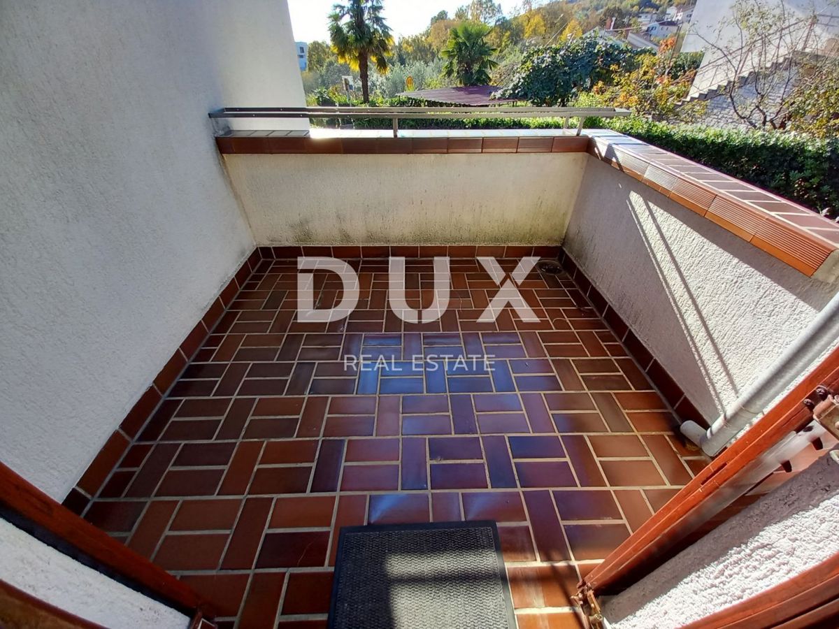 OPATIJA, MATULJI - družinska hiša s čudovitim vrtom nad centrom Opatije, pogled na morje, odlična lokacija