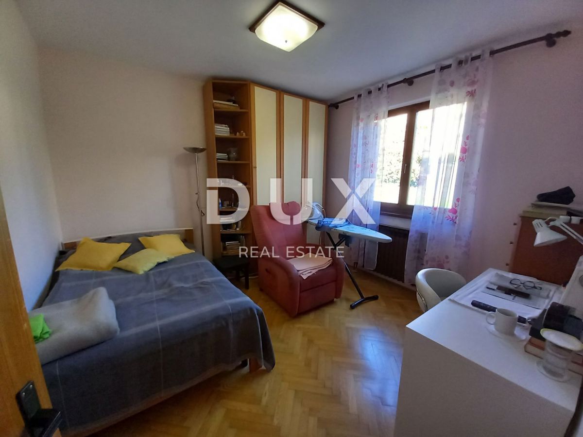 OPATIJA, MATULJI - družinska hiša s čudovitim vrtom nad centrom Opatije, pogled na morje, odlična lokacija