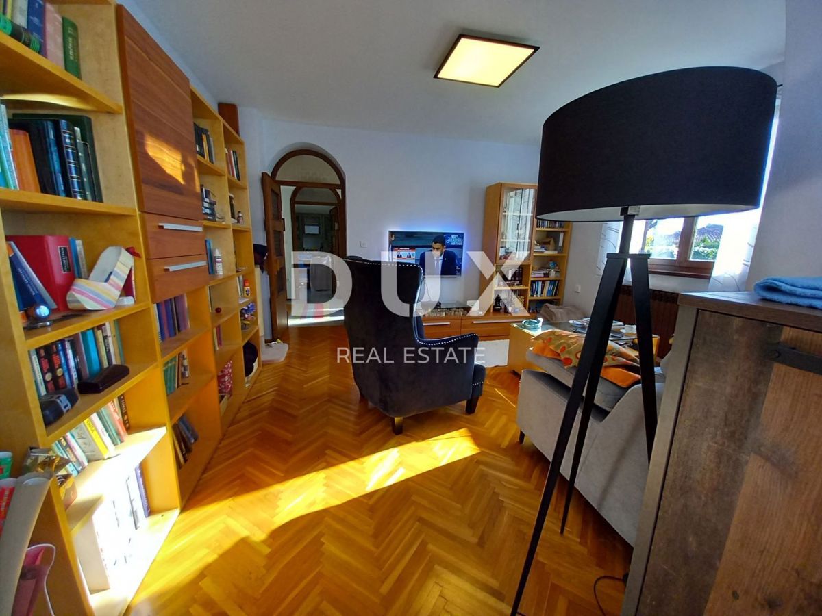 OPATIJA, MATULJI - družinska hiša s čudovitim vrtom nad centrom Opatije, pogled na morje, odlična lokacija