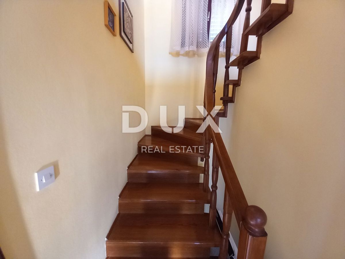 OPATIJA, MATULJI - družinska hiša s čudovitim vrtom nad centrom Opatije, pogled na morje, odlična lokacija