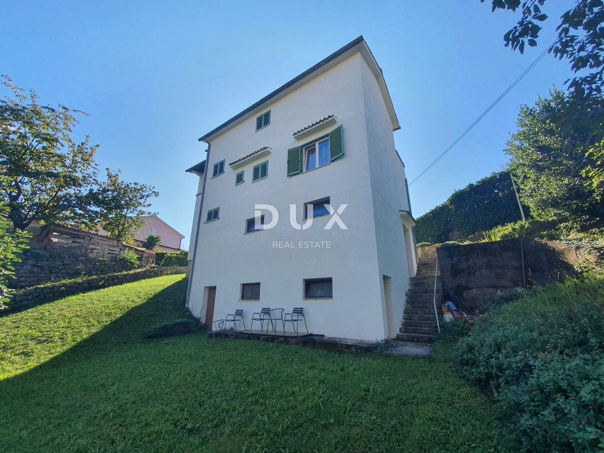 OPATIJA, MATULJI - družinska hiša s čudovitim vrtom nad centrom Opatije, pogled na morje, odlična lokacija