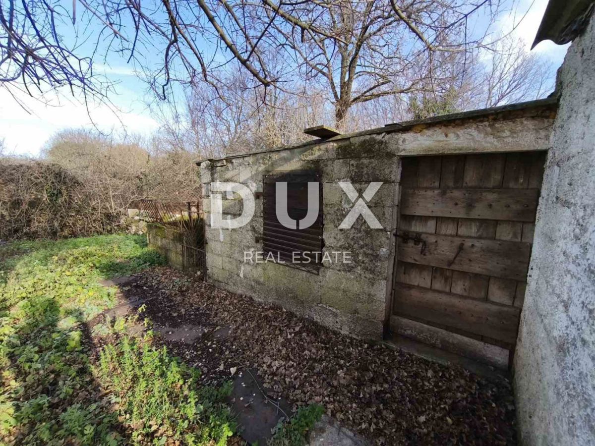 ISTRA, BARBAN – HIŠA S POMOŽNIM OBJEKTOM IN PROSTORNIM ZEMLJIŠČEM V MIRNIH ŠAJINAH