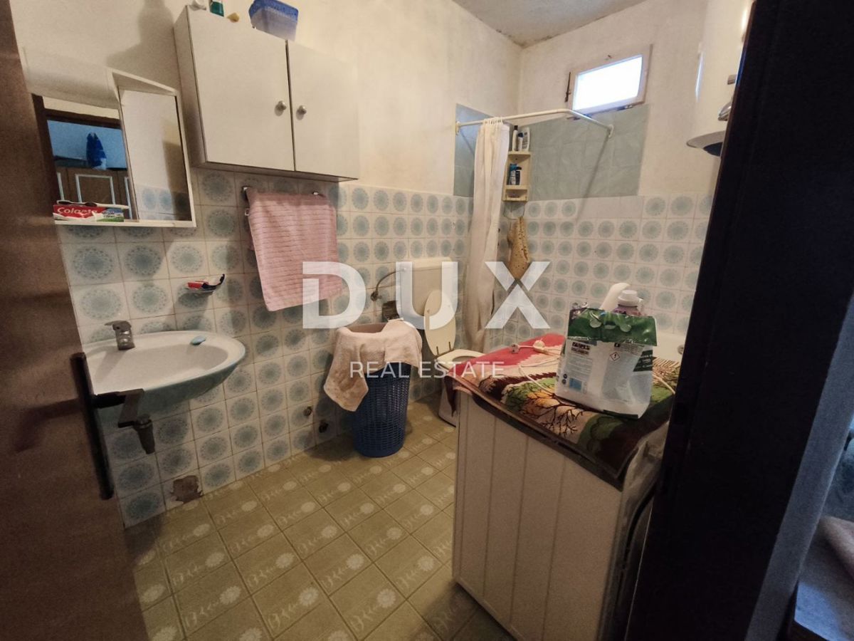 ISTRA, BARBAN – HIŠA S POMOŽNIM OBJEKTOM IN PROSTORNIM ZEMLJIŠČEM V MIRNIH ŠAJINAH