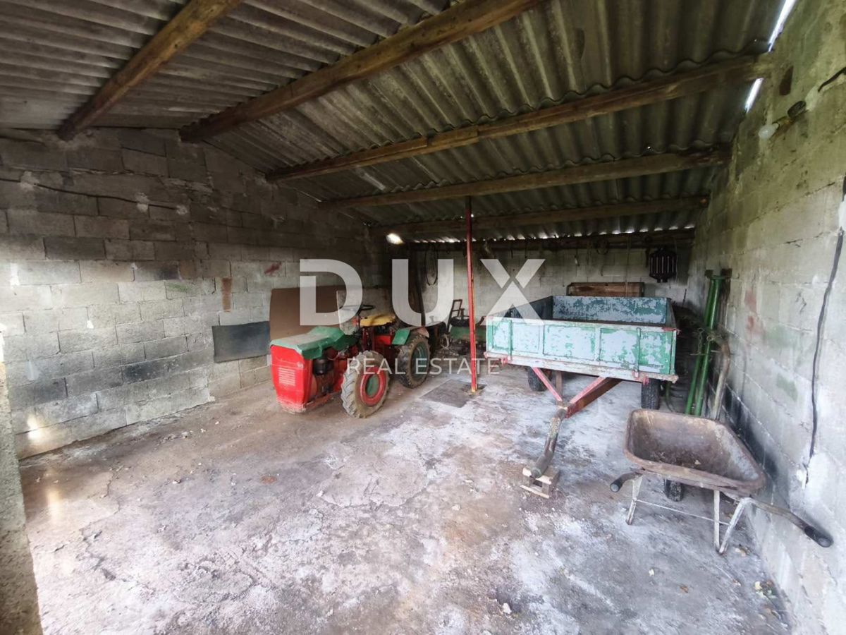 ISTRA, BARBAN – HIŠA S POMOŽNIM OBJEKTOM IN PROSTORNIM ZEMLJIŠČEM V MIRNIH ŠAJINAH