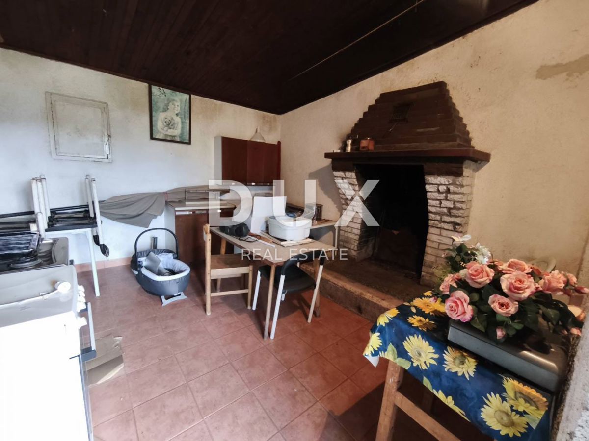 ISTRA, BARBAN – HIŠA S POMOŽNIM OBJEKTOM IN PROSTORNIM ZEMLJIŠČEM V MIRNIH ŠAJINAH