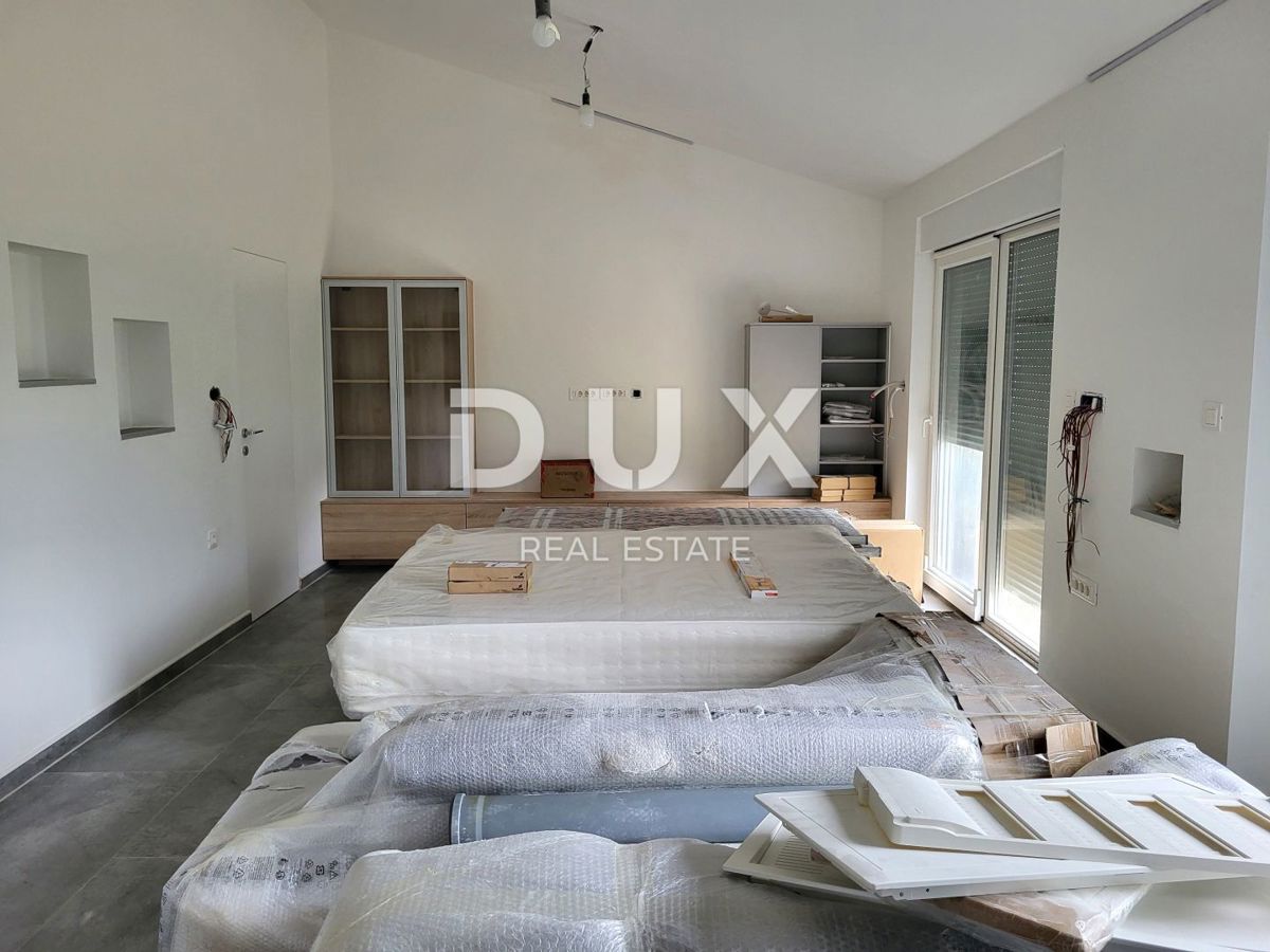 ISTRA, TINJAN - Montažna hiša z bazenom 