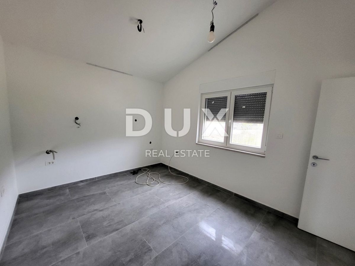 ISTRA, TINJAN - Montažna hiša z bazenom 