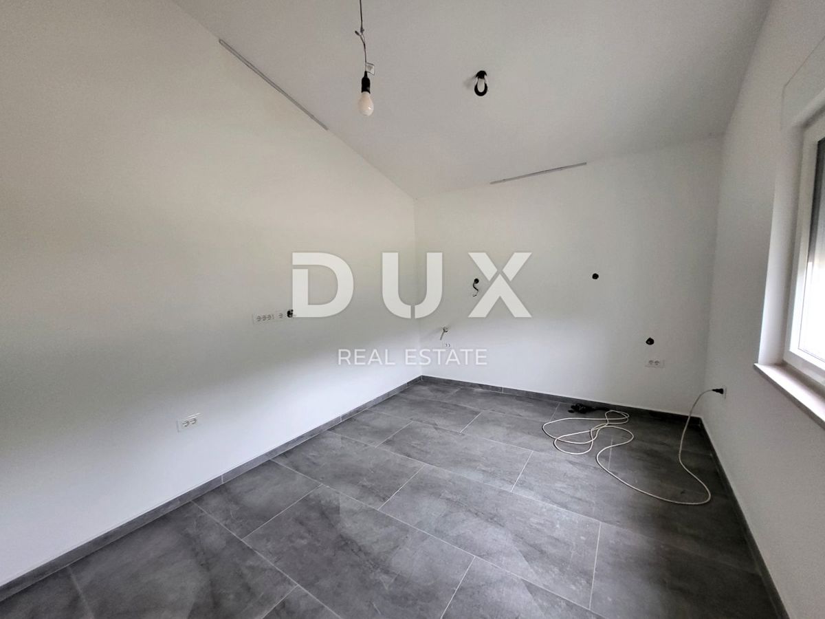 ISTRA, TINJAN - Montažna hiša z bazenom 