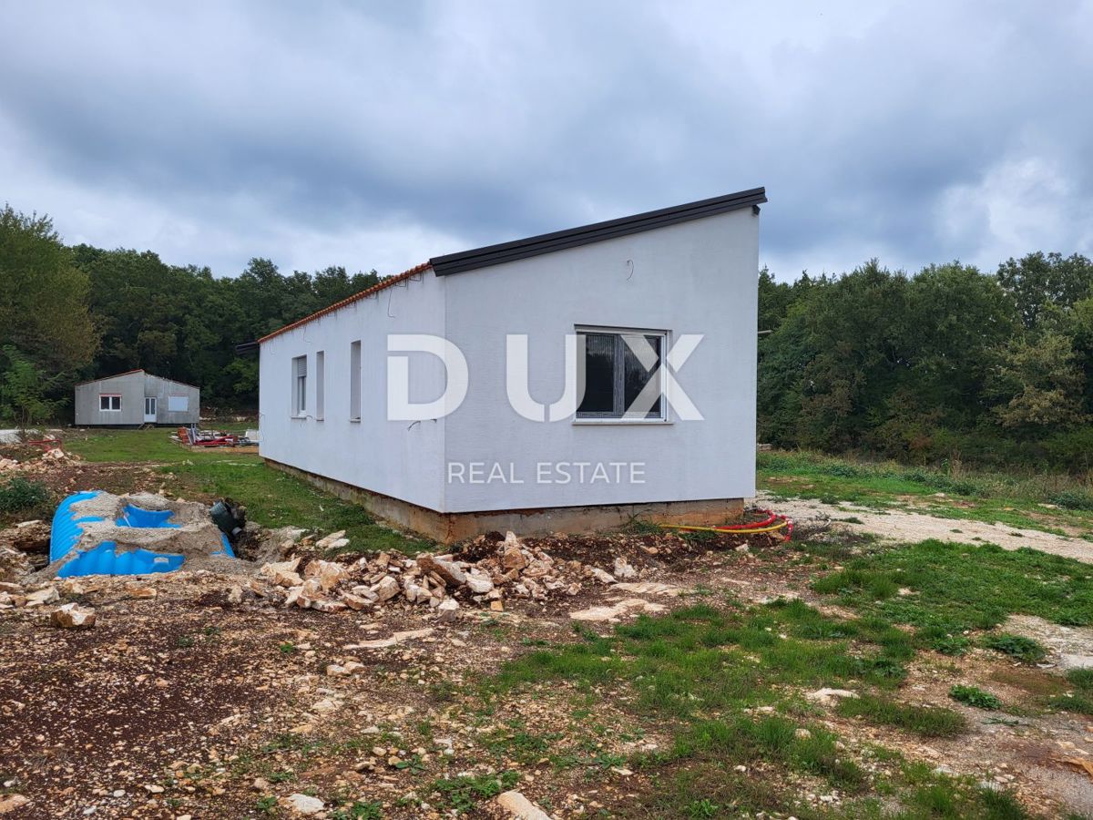 ISTRA, TINJAN - Montažna hiša z bazenom 