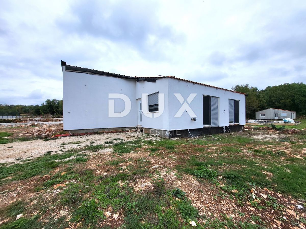 ISTRA, TINJAN - Montažna hiša z bazenom 