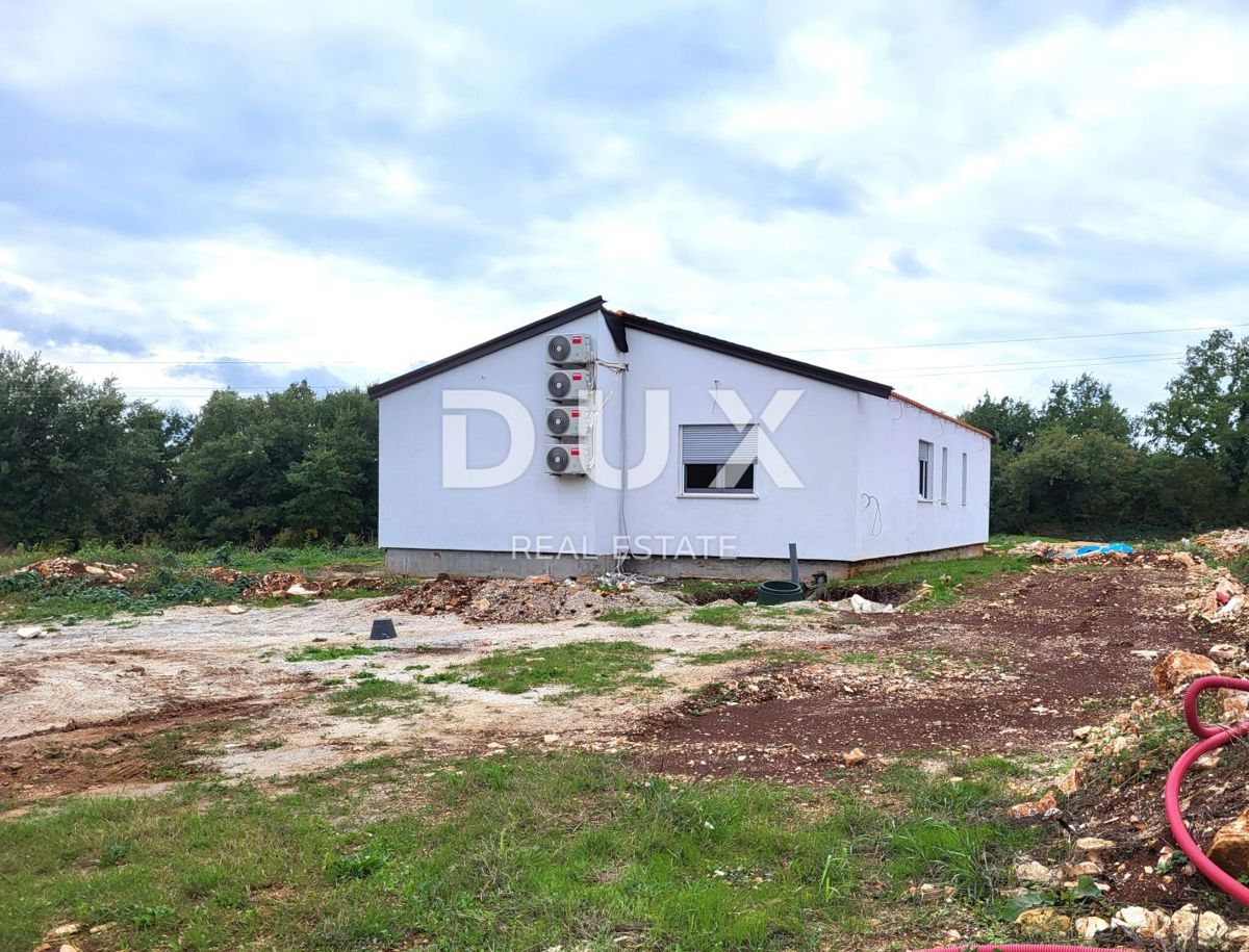 ISTRA, TINJAN - Montažna hiša z bazenom 