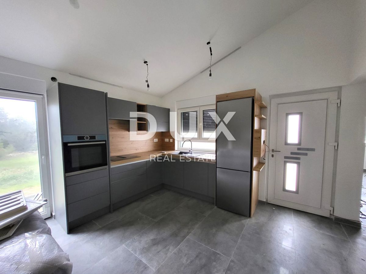 ISTRA, TINJAN - Montažna hiša z bazenom 