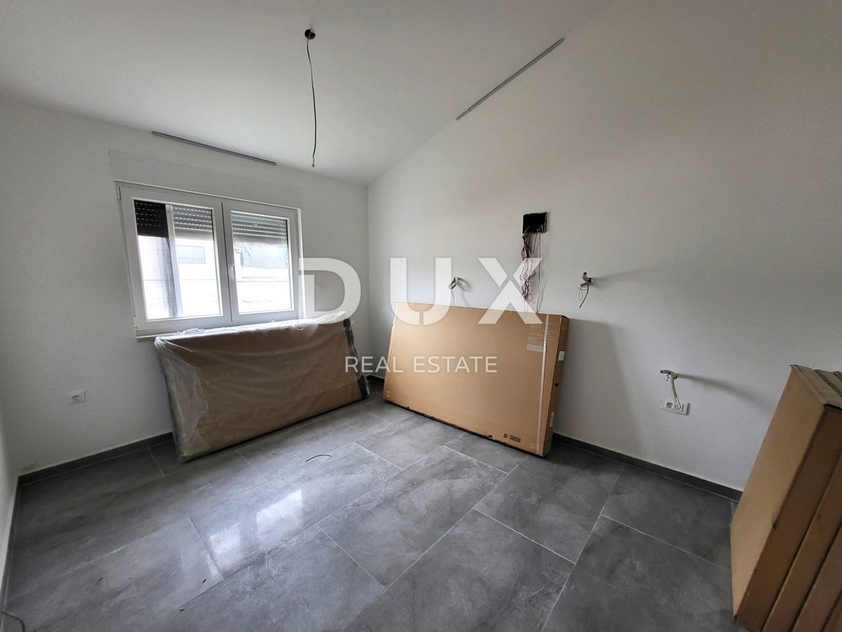 ISTRA, TINJAN - Montažna hiša z bazenom 