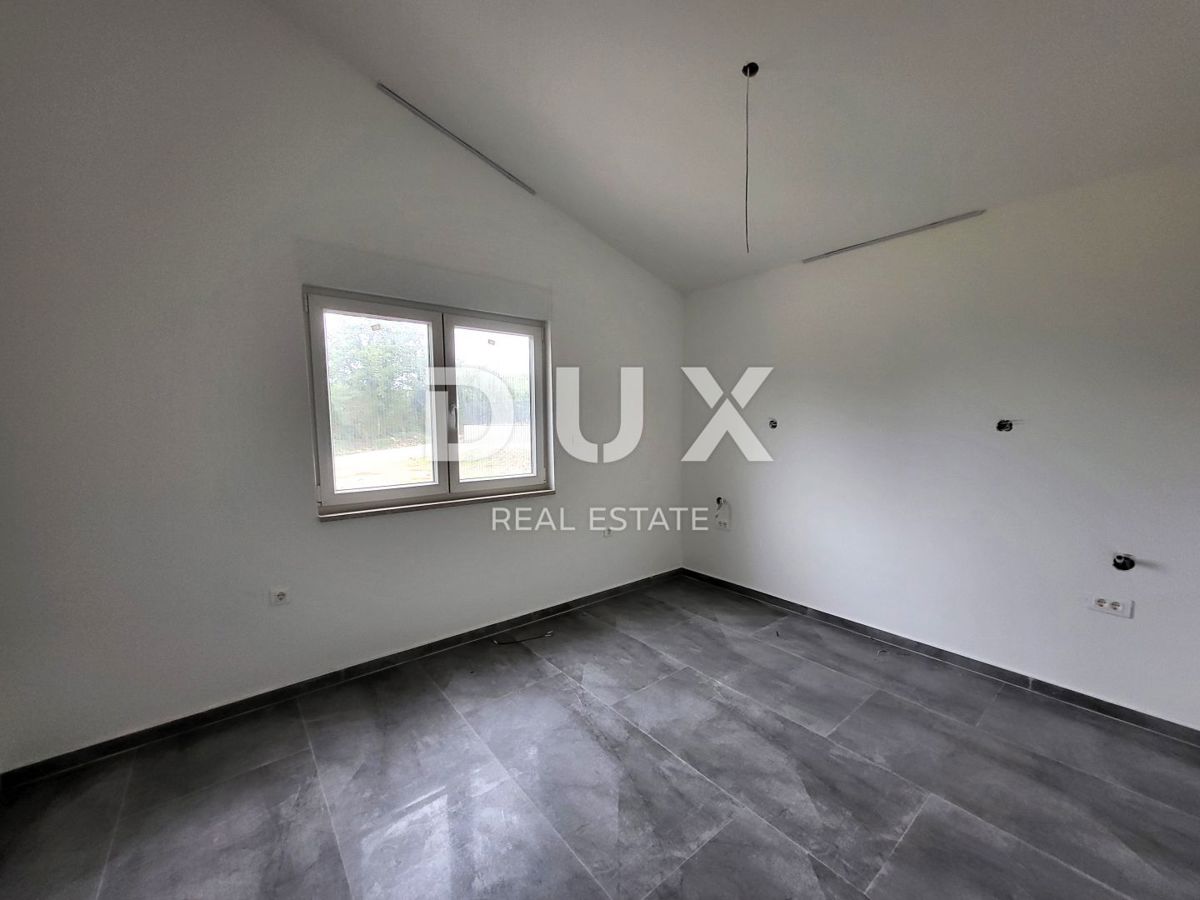 ISTRA, TINJAN - Montažna hiša z bazenom 