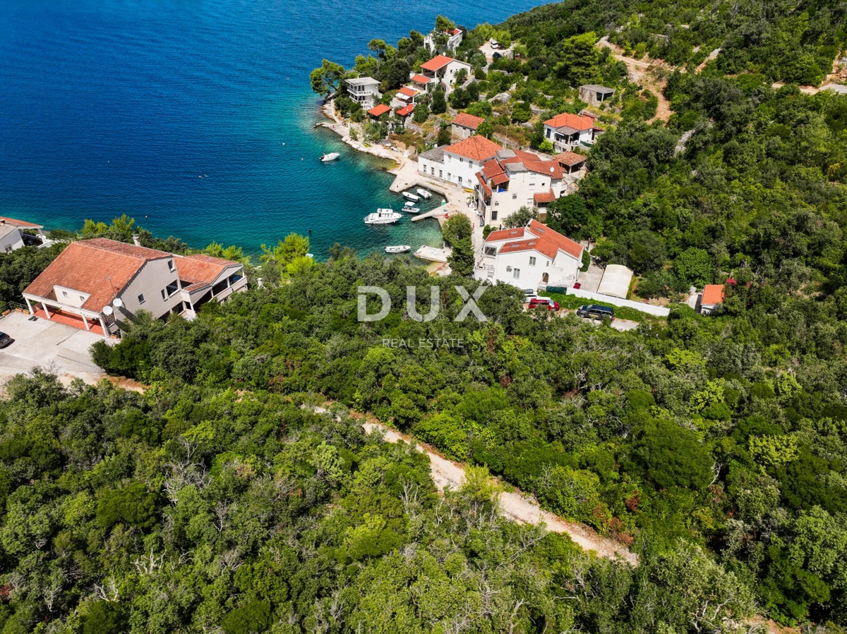 DUGI OTOK - gradbeno zemljišče prva vrsta do morja